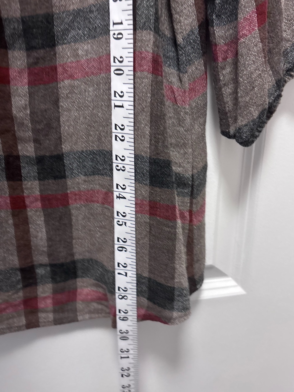 2/$25 le chateau Plaid Ruffle Henley Tunic in Brown, Gray & Pink
BNWT - Picture 8 of 10